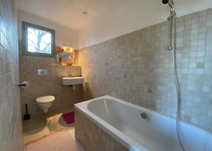 Chateau De La Biste Bed & Breakfast Tourdun