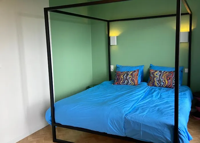 Chateau De La Biste Bed & Breakfast 3*