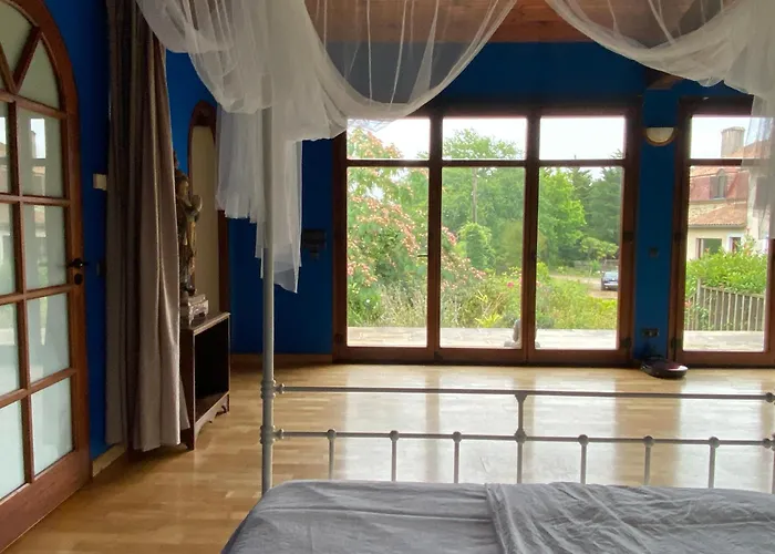 Bed & Breakfast Chateau De La Biste Tourdun