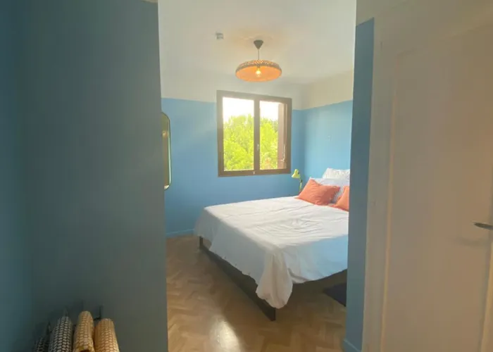 Chateau De La Biste Bed & Breakfast 3*